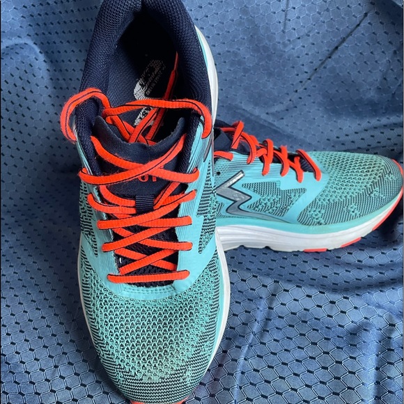 Sneakers - Picture 5 of 8